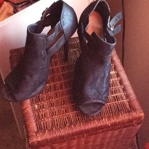 Chinese laundry heels 8m